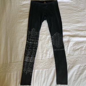 Black tribal-patterned yoga pants